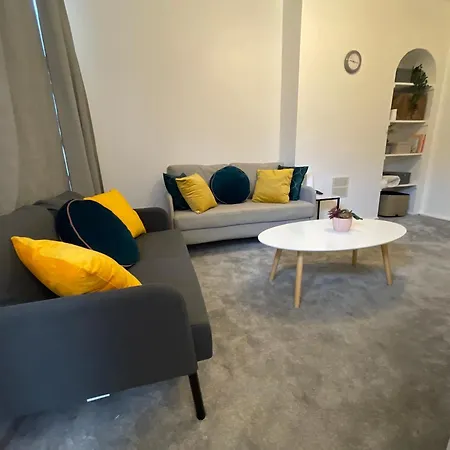 Tooting Lodge London - Cosy 2 Bedroom House With Garden, 5 Mins Walk To Tube Station